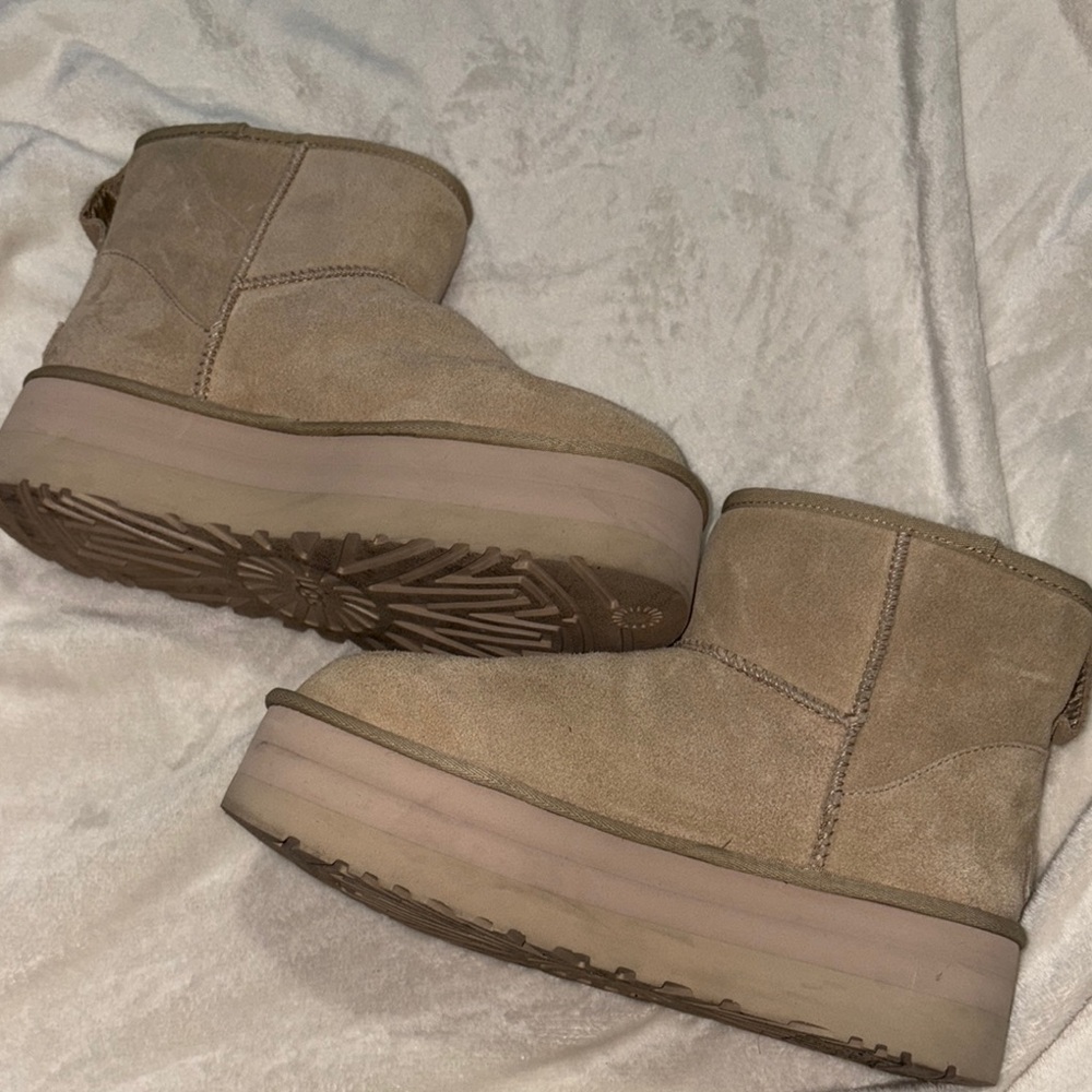 UGG Classic Beige Shearling Boots - Picture 4 of 4